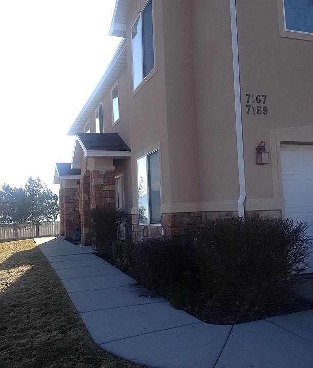 Gorgeous Condo Great Area!