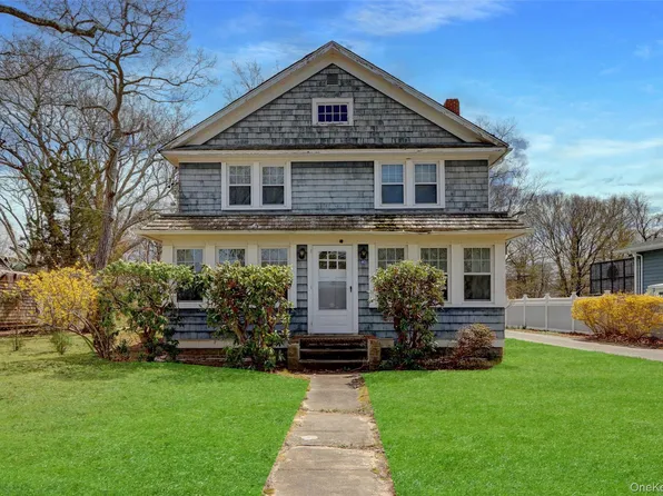 40 Argonne Road E, Hampton Bays, NY 11946