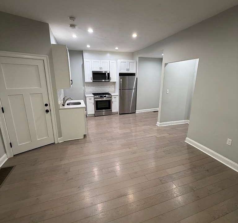 1st image of 22 Cedar St Floor 1