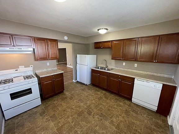 4th image of 2187 Brentnell Ave