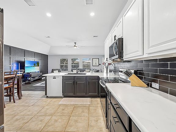 5th image of 821 Austin Ln