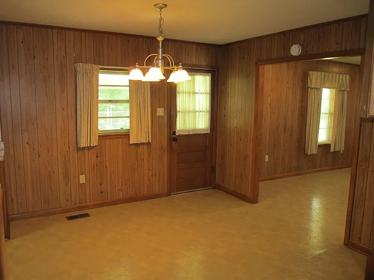 1828 Robins St — Photo 9