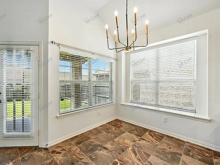 628 Castle St — Photo 12