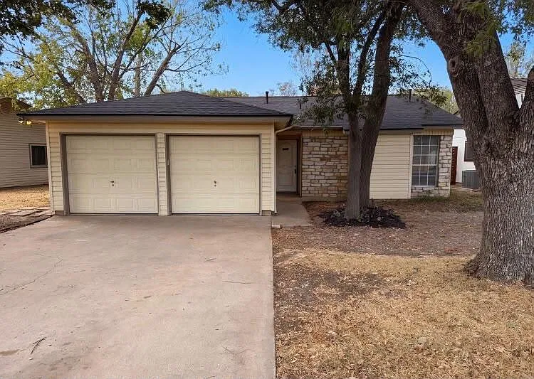 3 bed, 1121 sqft, $2,000 — Photo 1