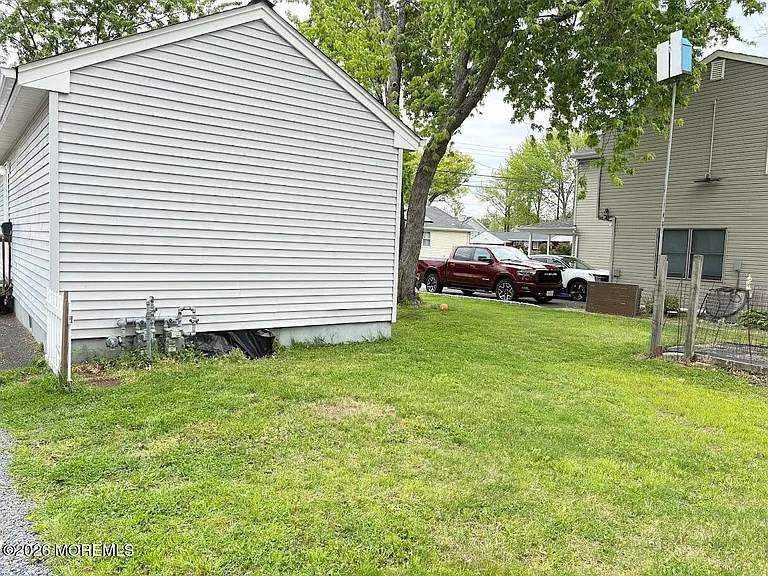 548 Clark Ave #A — Photo 8