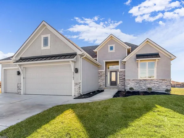 13675 NW 70th St, Parkville, MO 64152
