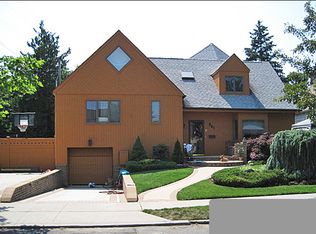 561 Saddle Ridge Rd, Woodmere, NY 11598