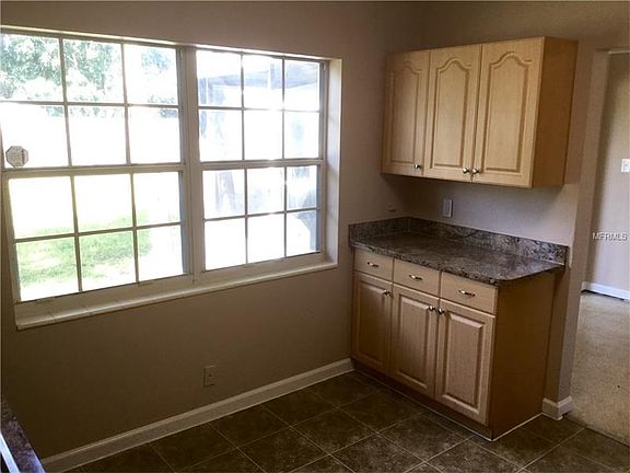 5th image of 1019 Meadowlawn Dr N