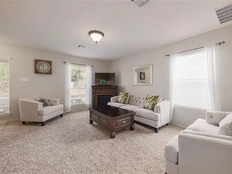 1422 Davis Mountain Loop — Photo 3
