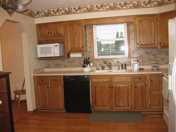 5th image of 182 Green Oak Dr