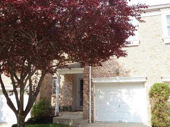 35 Hidden Pond Ct, Raritan, NJ 08869