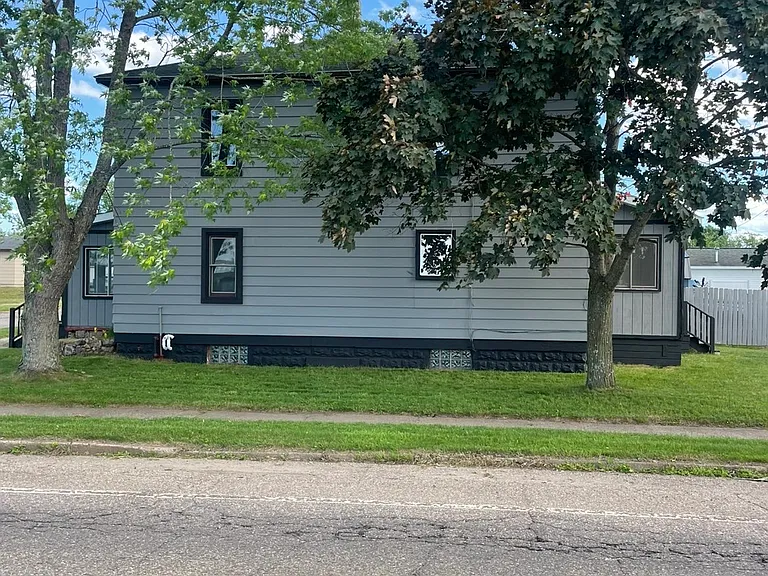 100 Sterling St — Photo 26
