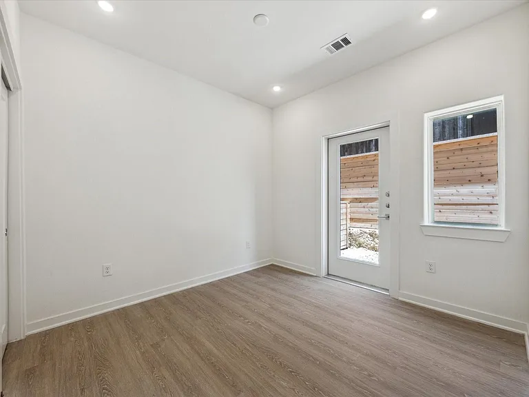4802 Congress St #116 — Photo 10