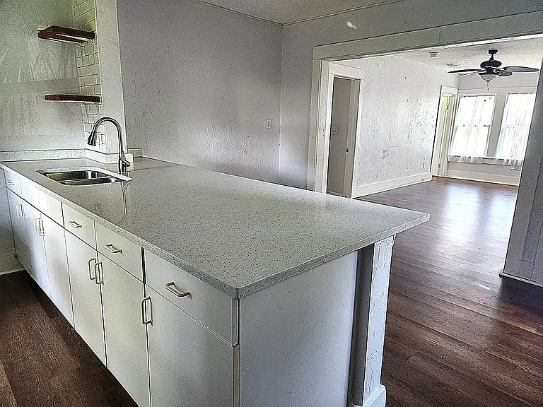 125 Palm Pl — Photo 3