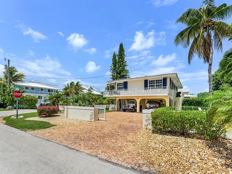 235 W Seaview Cir — Photo 45
