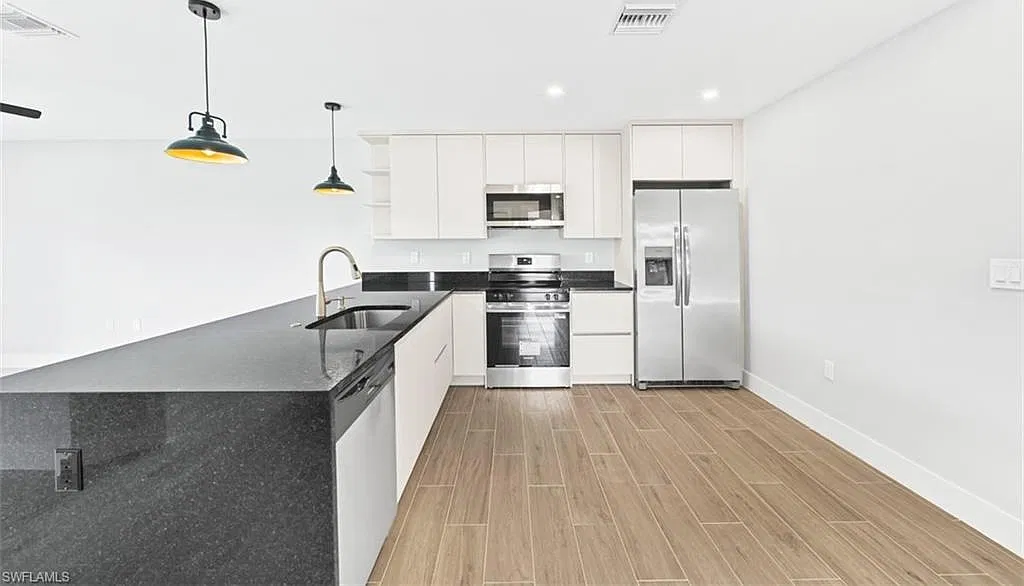 3 bed, 2.0 bath, 1180 sqft, $1,900 — Photo 3