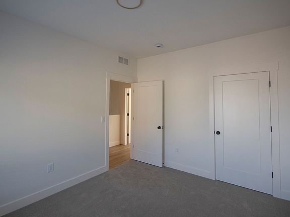 4th image of 314 S Prairie St #11