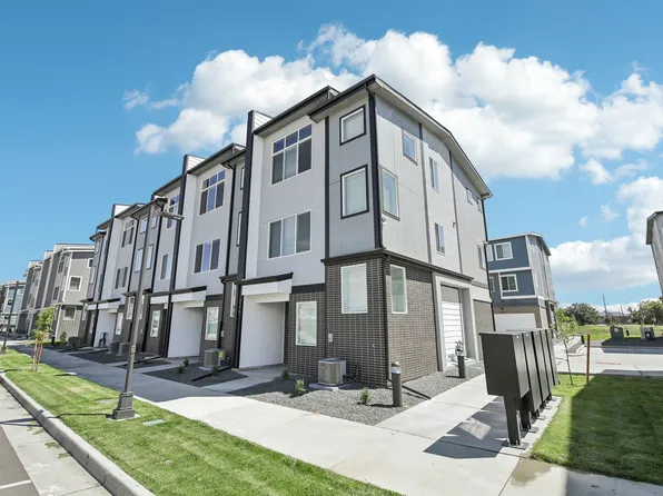 The Rowhomes at Greyhound Park