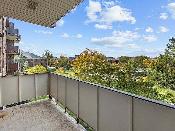 4th image of 850 Wellington Ave Unit 301