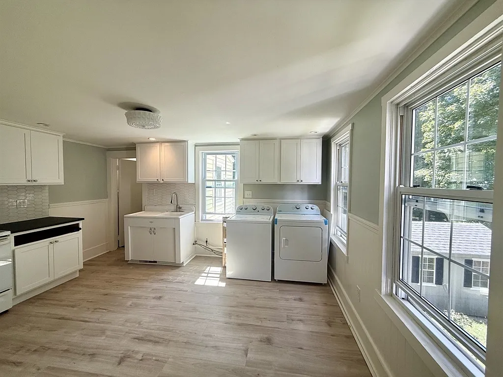 2 bed, 1.0 bath, 900 sqft, $2,700 — Photo 3