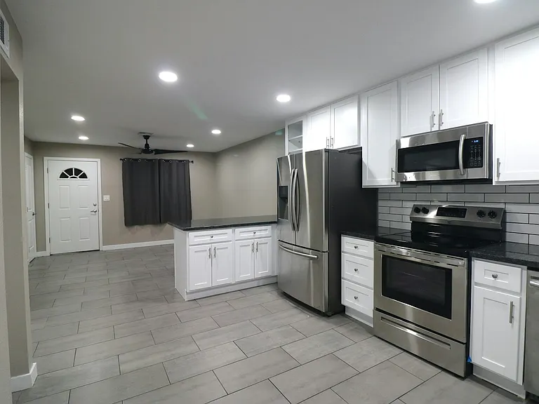 1 N Naco Way #1 — Photo 5