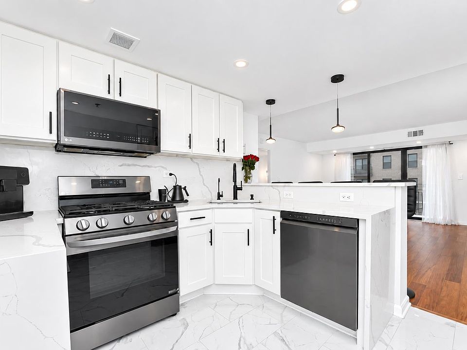 1st image of 700 1st St APT 3T