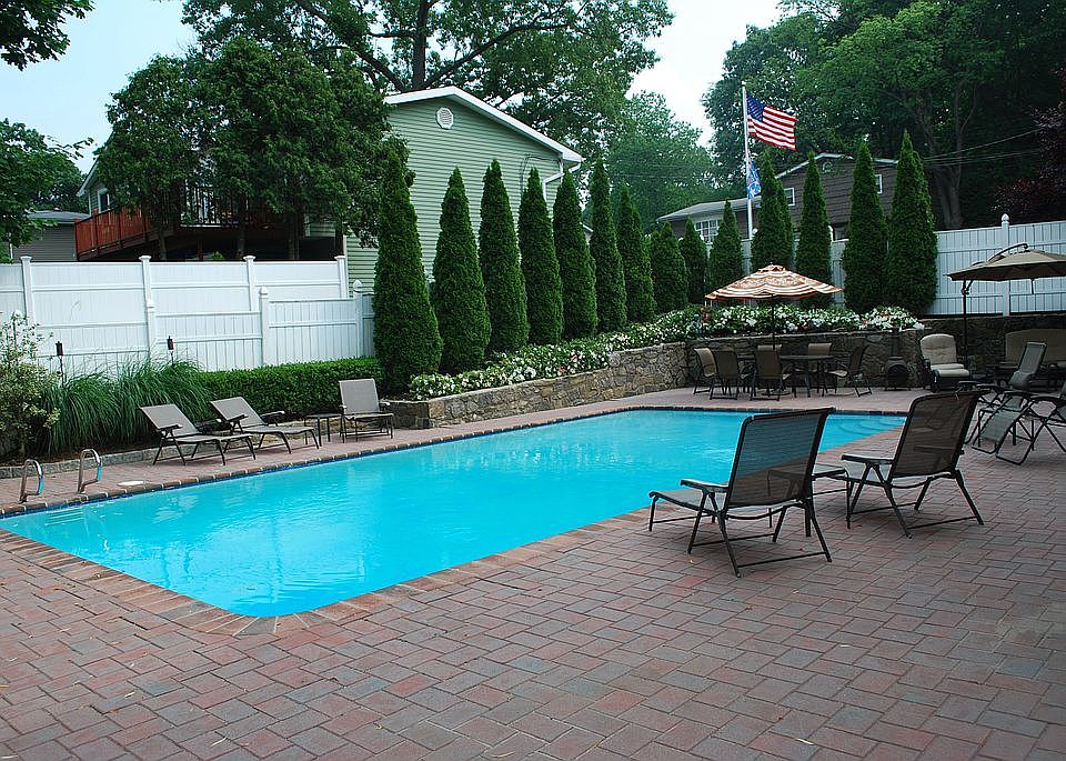 1st image of 12 Cornell Dr