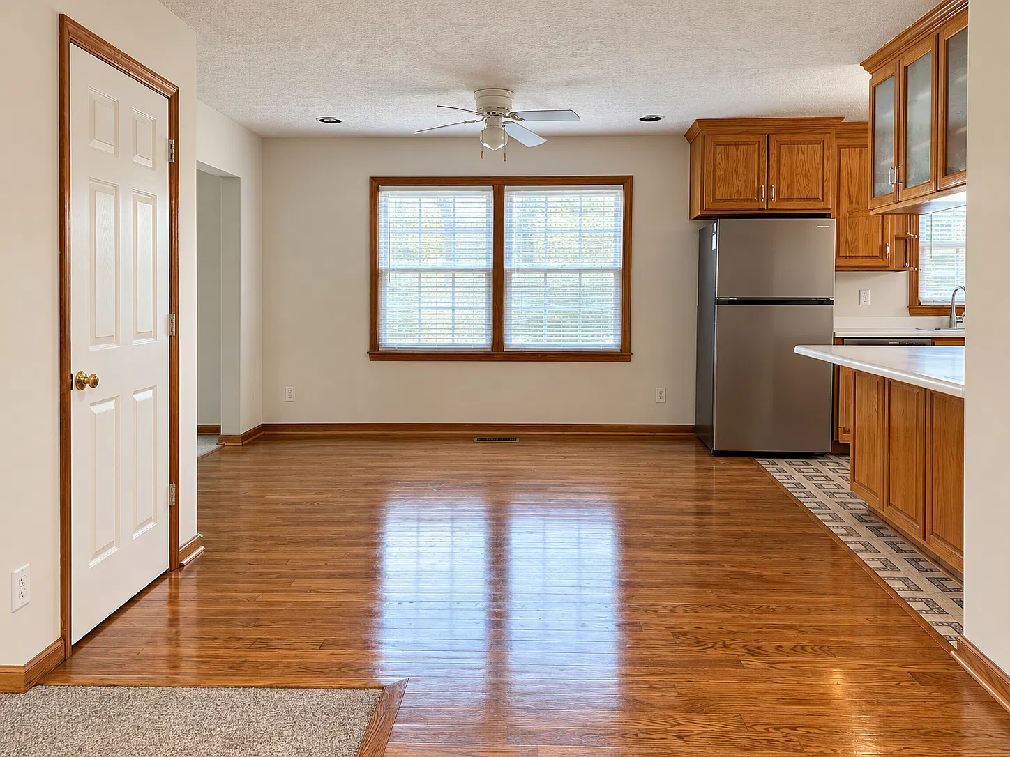 3 bed, 2.5 bath, 1382 sqft, $1,650 — Photo 2