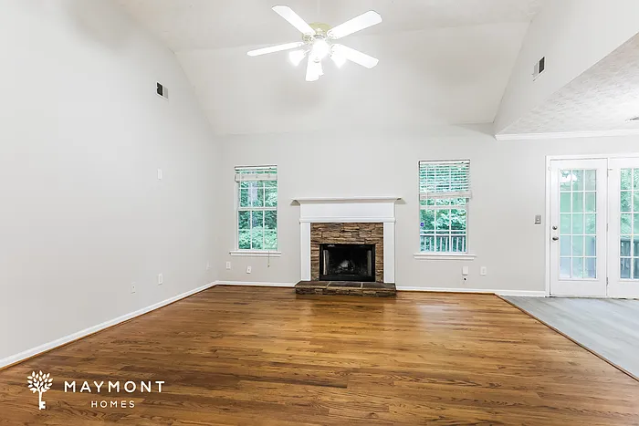 425 Misty Brook Ct — Photo 4