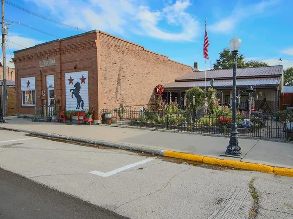 29 W Skillet Ave, Dayton, IA 50530
