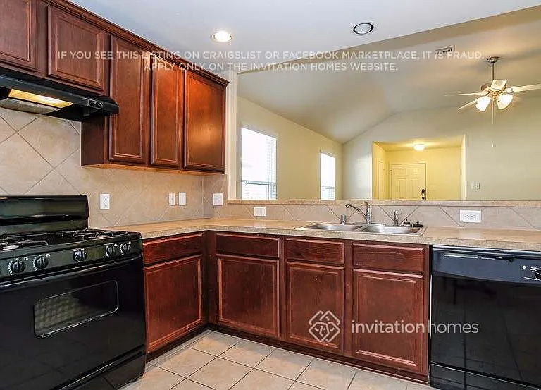 1015 Doubletree Glen Dr — Photo 9