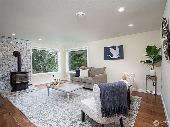 3rd image of 5026 Foxhall Drive NE