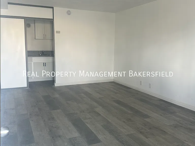 2700 White Ln #151 — Photo 4