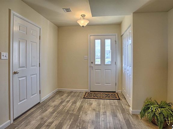 5th image of 258 Melbourne Ln