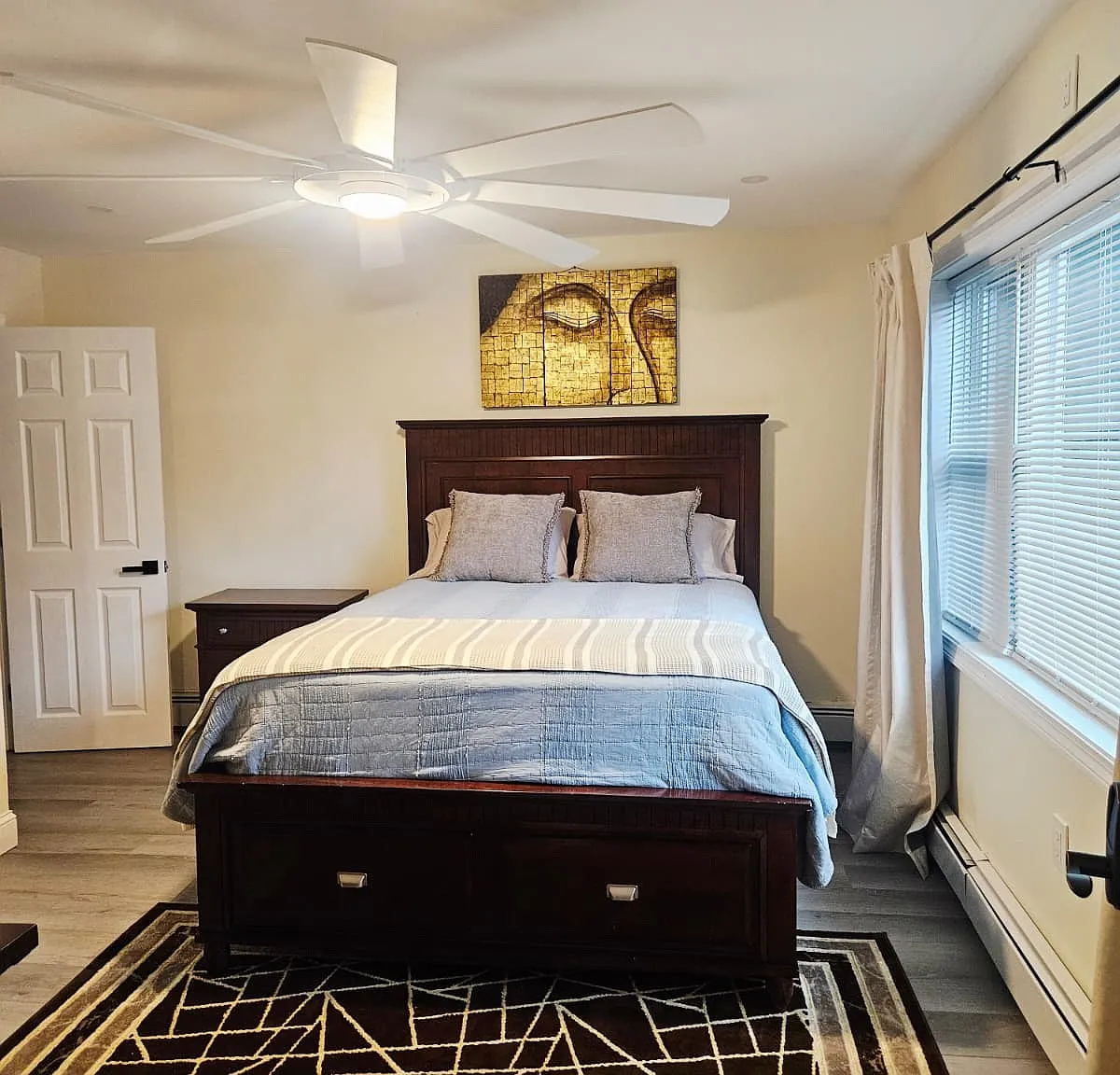 4 bed, 1225 sqft, $4,850 — Photo 1
