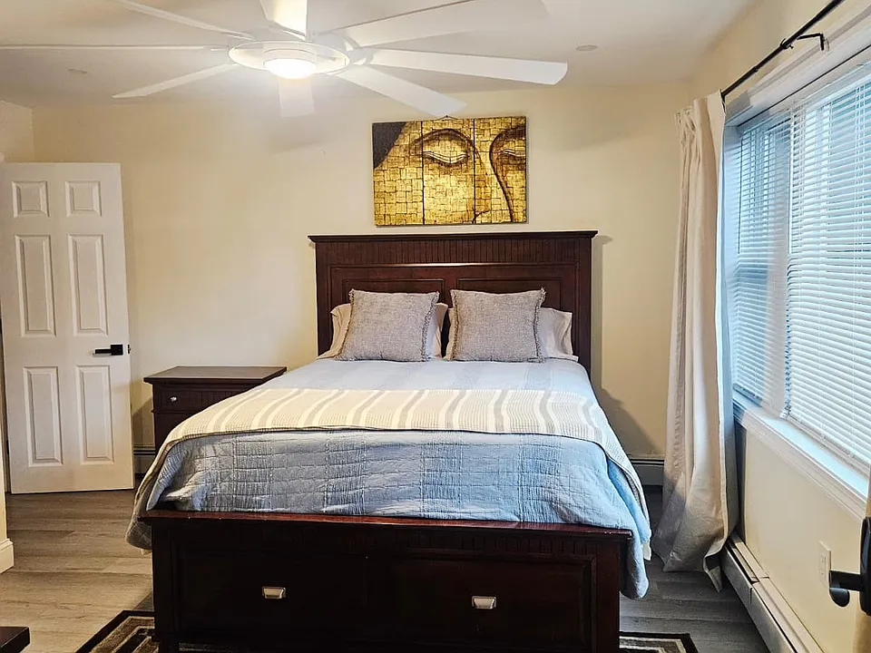 15 W Tremlett St