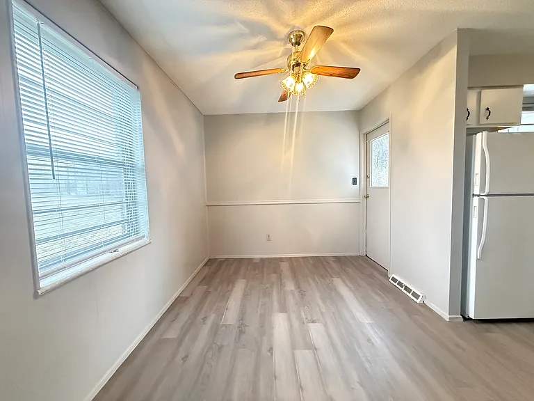 18 Regency Ct #18 — Photo 6