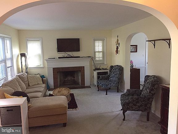 3rd image of 1872 Patrick Henry Dr