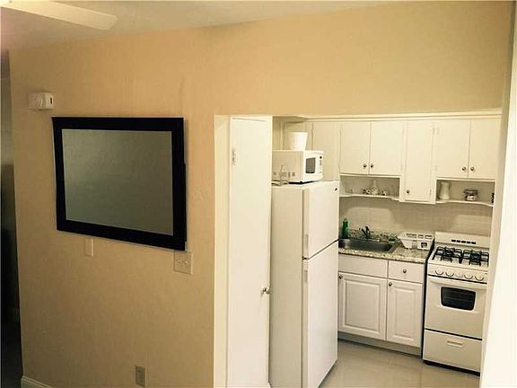 5th image of 7821 Byron Ave APT 3