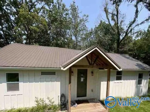 356 E Lake Hill Dr, Talladega, AL 35160