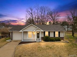 11950 Meadow Grove Ct, Maryland Heights, MO 63043