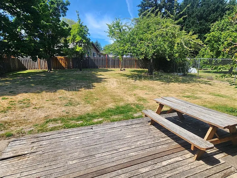 265 SW Salix Ter — Photo 34