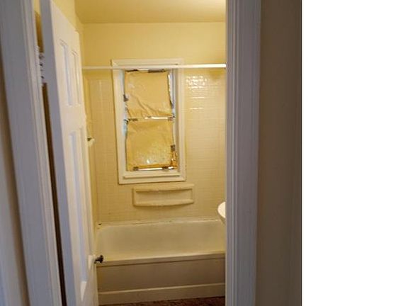 3rd image of 18105 Waterbury Ave