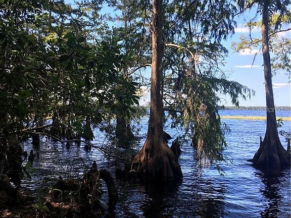 2nd image of 365 Lake Shore Dr