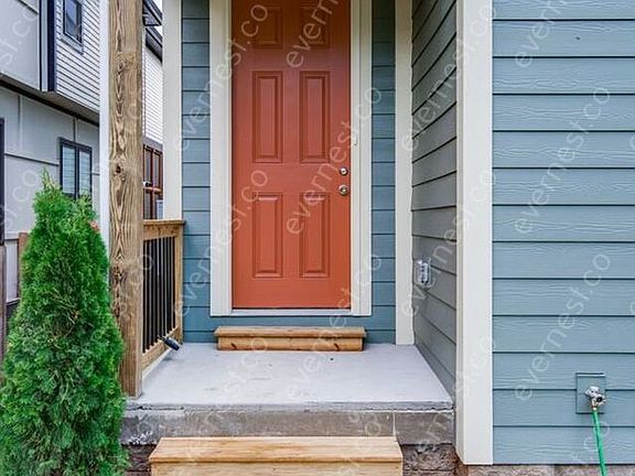 3rd image of 533A Moore Ave