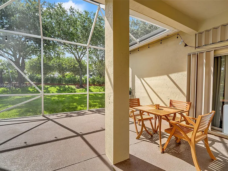 885 Tanglewood Cir — Photo 25