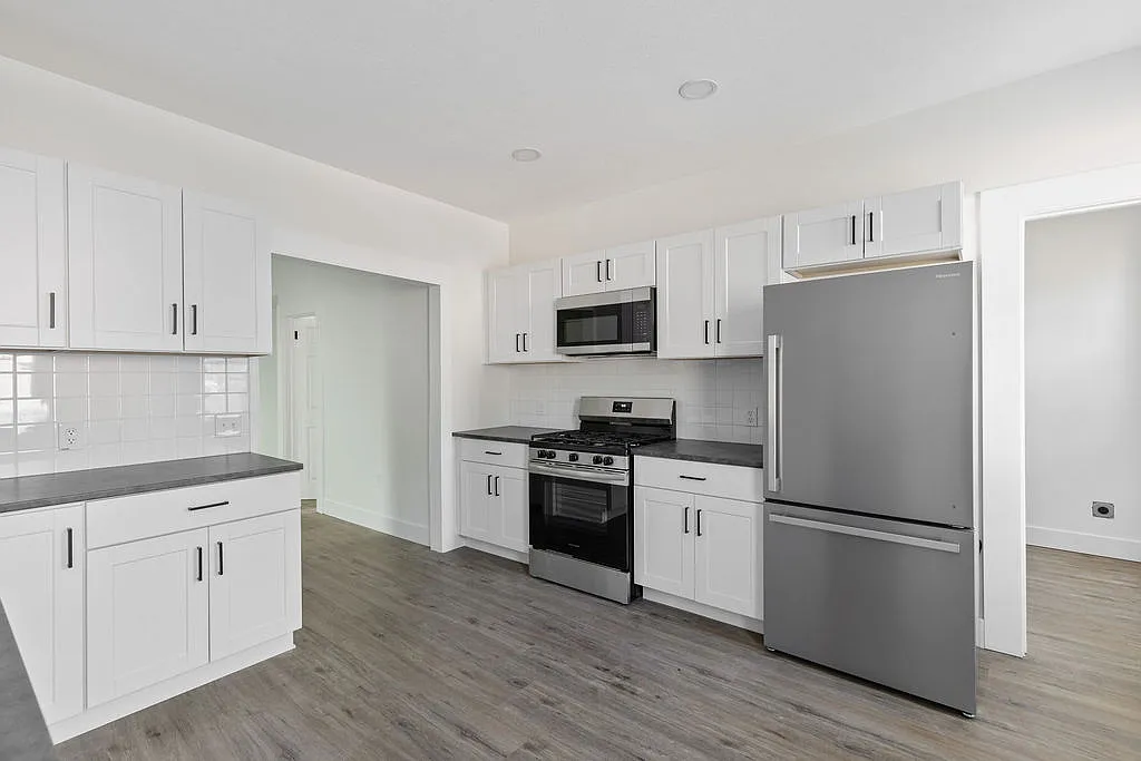 3 bed, 1200 sqft, $1,600 — Photo 1