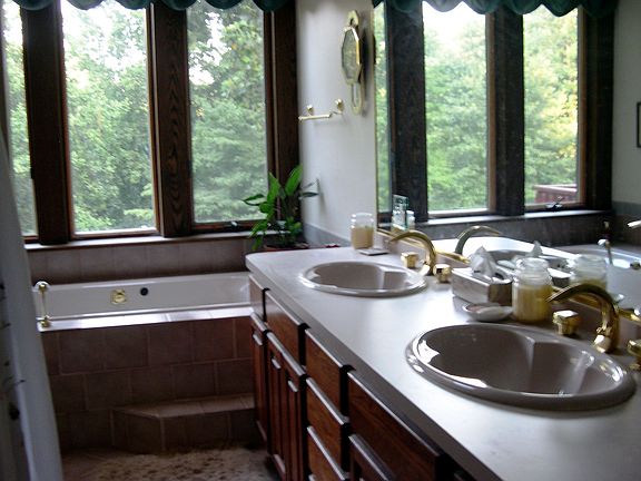 Master Bathroom, Bidet, Steam Sauna, Whirlpool Tub