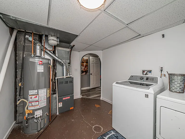 224 W Chestnut St — Photo 24