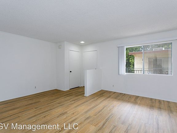 4th image of 425 Linwood Ave #J